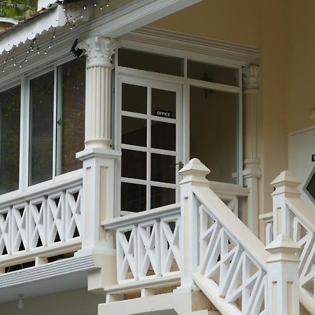 Bascombe Apartments 金斯敦 外观 照片