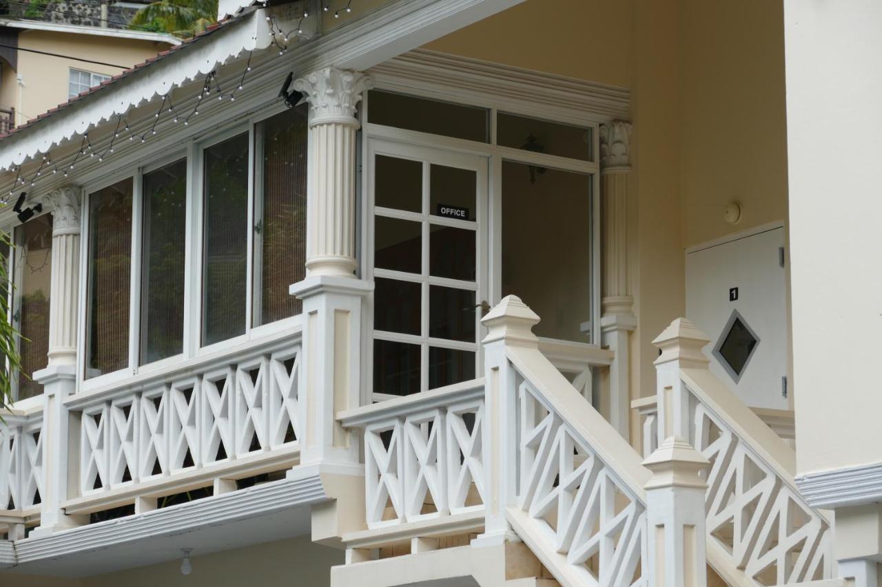 Bascombe Apartments 金斯敦 外观 照片